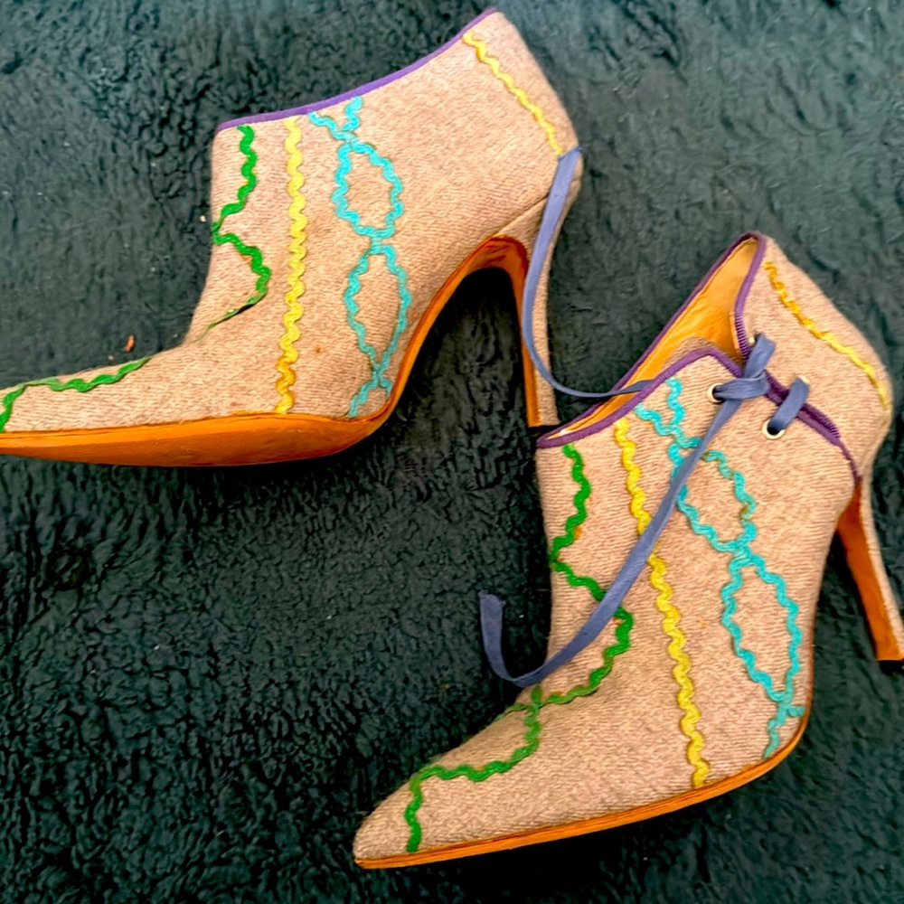 Manolo Blanlik grey fabric covered heels